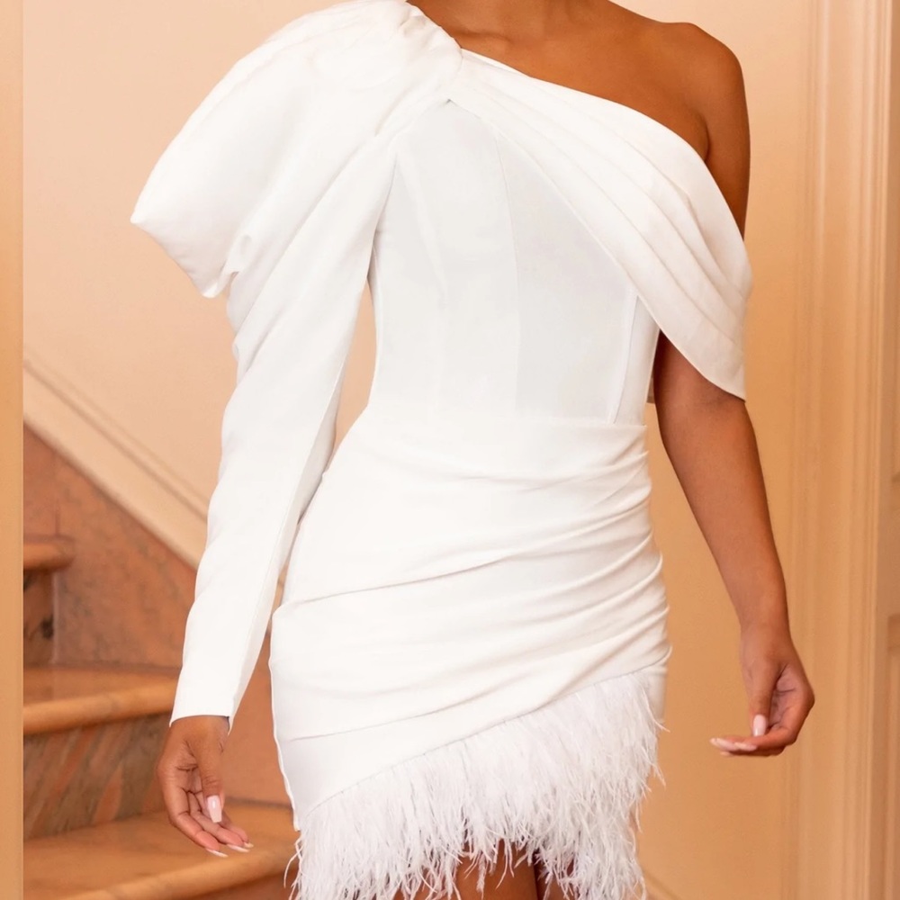 I’m selling my homecoming dress from Clubl London online